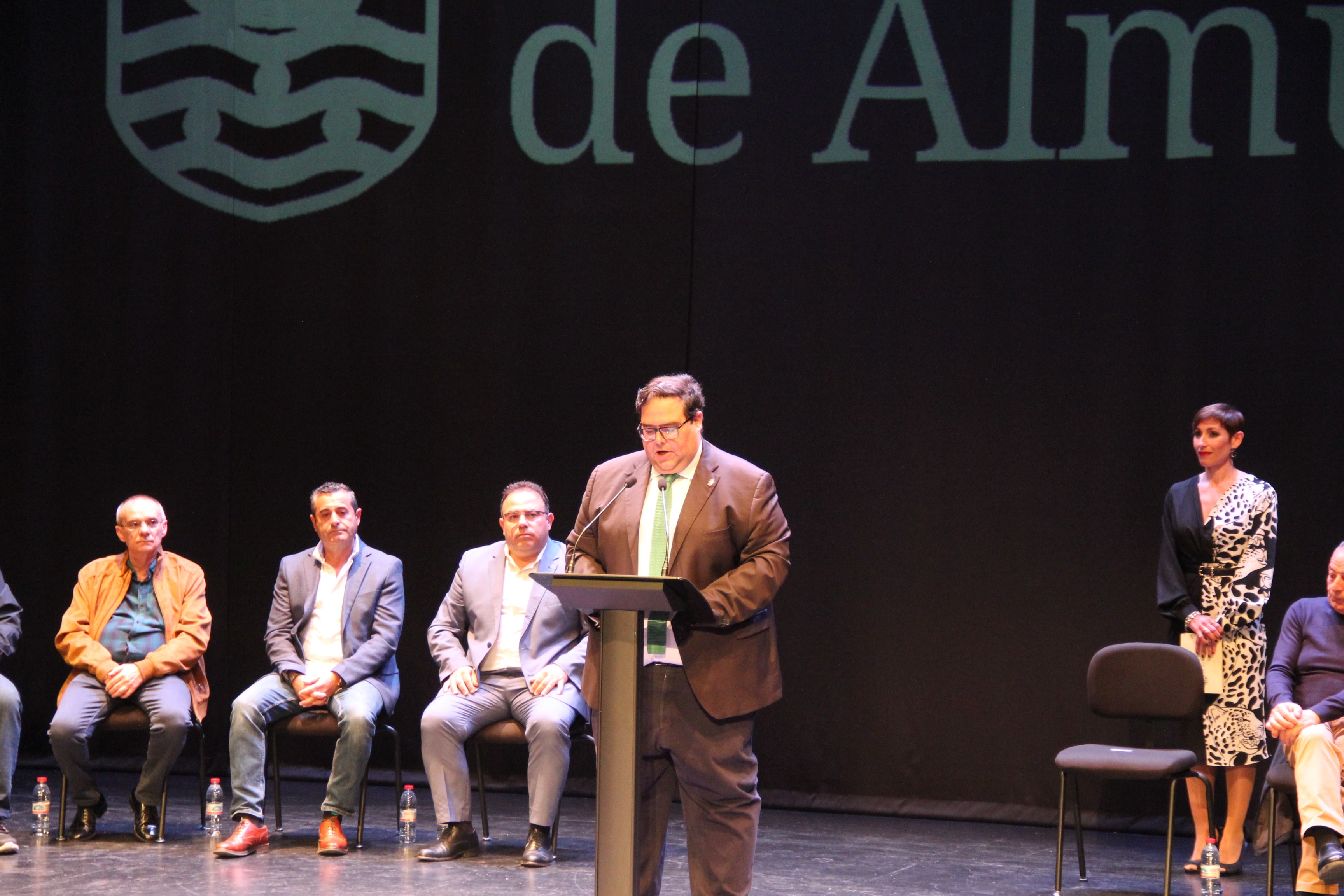 El Ayuntamiento de Almuñécar homenajea a 15 de sus funcionarios que se jubilan